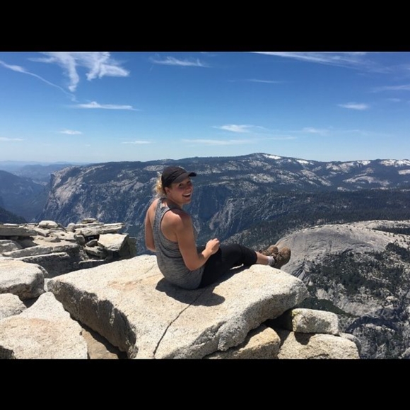 Meet your Posher Arielle! - Picture 2 of 8